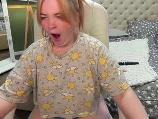 Redhead Fingers Herself camsoda rosiemoons