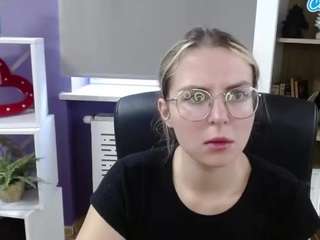 zoeyfancy Live Webcam on CamSoda
