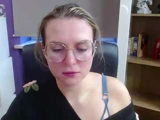 zoeyfancy's CamSoda show and profile