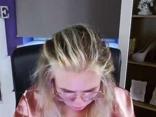 zoeyfancy's CamSoda show and profile