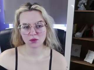 zoeyfancy, female webcam model,  years old, on live webcam