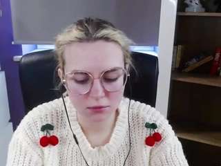 Image 1 of zoeyfancy, female webcam model,  years old, on live webcam