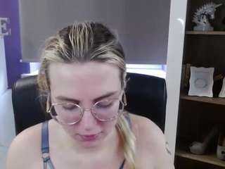 zoeyfancy's CamSoda show and profile