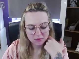 zoeyfancy live cam profile