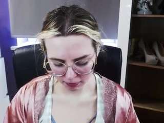 zoeyfancy live cam profile