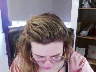 zoeyfancy's CamSoda show and profile