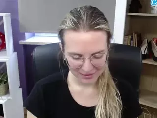 ZoeyFancy's Live Sex Cam Show