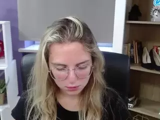 ZoeyFancy's Live Sex Cam Show