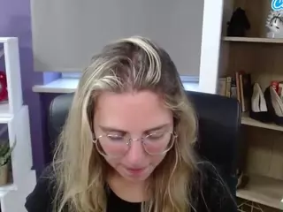 ZoeyFancy's Live Sex Cam Show