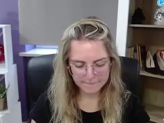 ZoeyFancy's Live Sex Cam Show