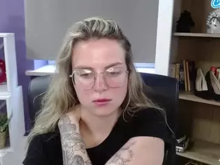 ZoeyFancy's Live Sex Cam Show