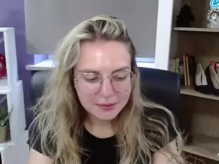 ZoeyFancy's Live Sex Cam Show