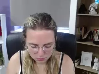 ZoeyFancy's Live Sex Cam Show
