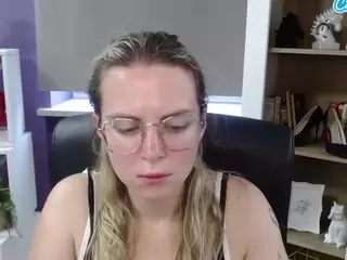 ZoeyFancy's Live Sex Cam Show