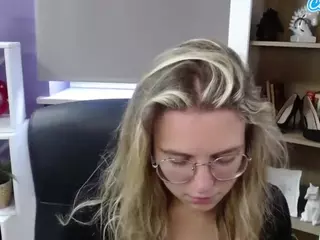 ZoeyFancy's Live Sex Cam Show