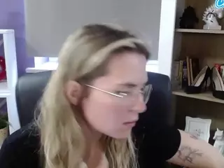 ZoeyFancy's Live Sex Cam Show