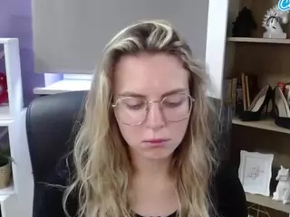 ZoeyFancy's Live Sex Cam Show