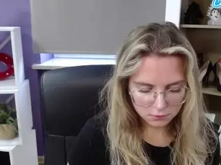ZoeyFancy's Live Sex Cam Show