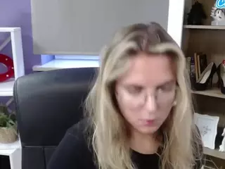 ZoeyFancy's Live Sex Cam Show
