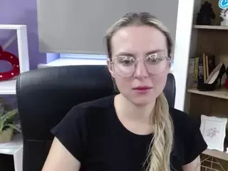 ZoeyFancy's Live Sex Cam Show