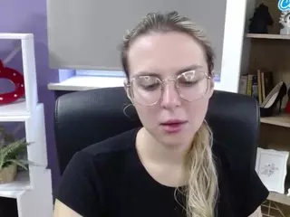 ZoeyFancy's Live Sex Cam Show