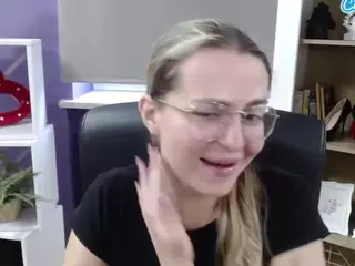 ZoeyFancy's Live Sex Cam Show