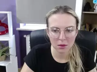 ZoeyFancy's Live Sex Cam Show