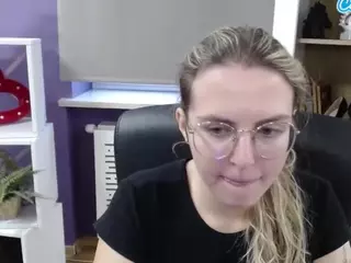 ZoeyFancy's Live Sex Cam Show