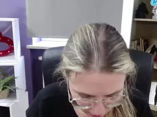 ZoeyFancy's Live Sex Cam Show