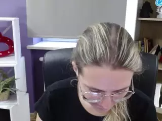 ZoeyFancy's Live Sex Cam Show