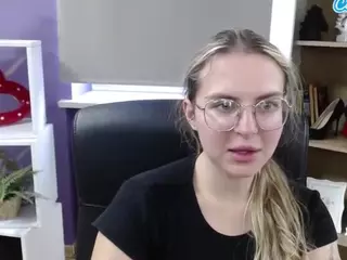 ZoeyFancy's Live Sex Cam Show
