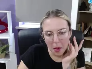 ZoeyFancy's Live Sex Cam Show