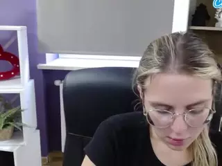 ZoeyFancy's Live Sex Cam Show