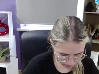 ZoeyFancy's Live Sex Cam Show