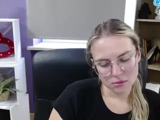ZoeyFancy's Live Sex Cam Show