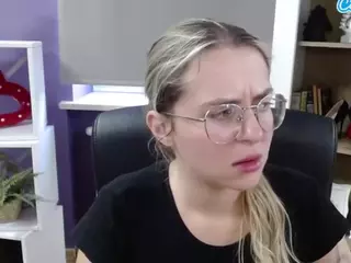 ZoeyFancy's Live Sex Cam Show