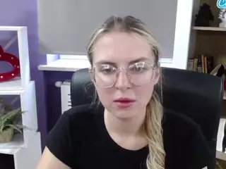 ZoeyFancy's Live Sex Cam Show