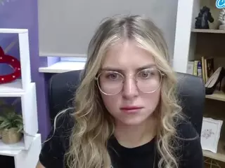 ZoeyFancy's Live Sex Cam Show