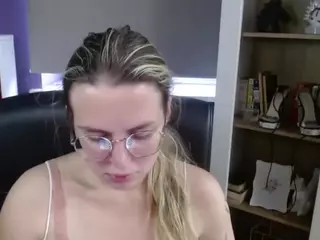 ZoeyFancy's Live Sex Cam Show
