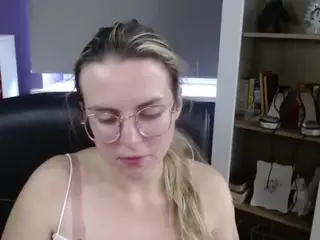 ZoeyFancy's Live Sex Cam Show