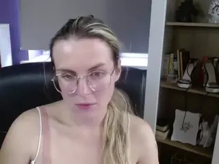 ZoeyFancy's Live Sex Cam Show