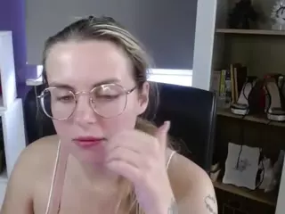 ZoeyFancy's Live Sex Cam Show