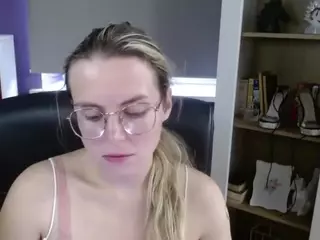 ZoeyFancy's Live Sex Cam Show