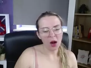 ZoeyFancy's Live Sex Cam Show