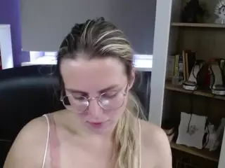 ZoeyFancy's Live Sex Cam Show