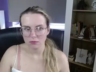 ZoeyFancy's Live Sex Cam Show