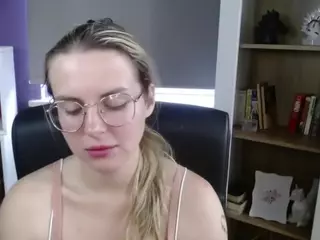 ZoeyFancy's Live Sex Cam Show