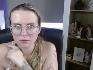 ZoeyFancy's Live Sex Cam Show