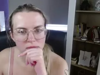 ZoeyFancy's Live Sex Cam Show