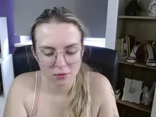 ZoeyFancy's Live Sex Cam Show